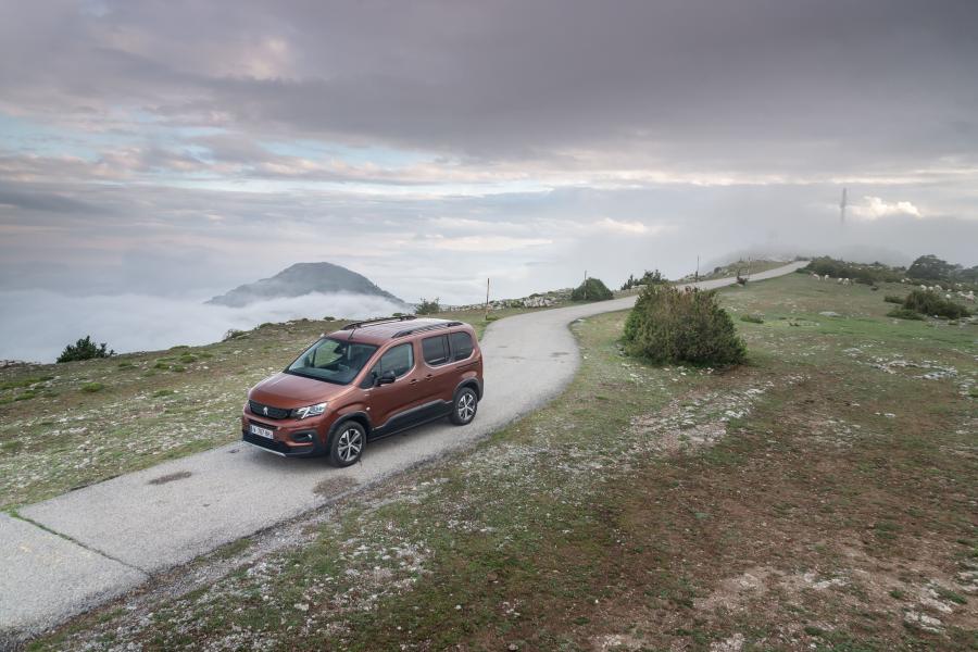  Peugeot Rifter GT Line 2018 года  (WW) (фото 35 из 43)